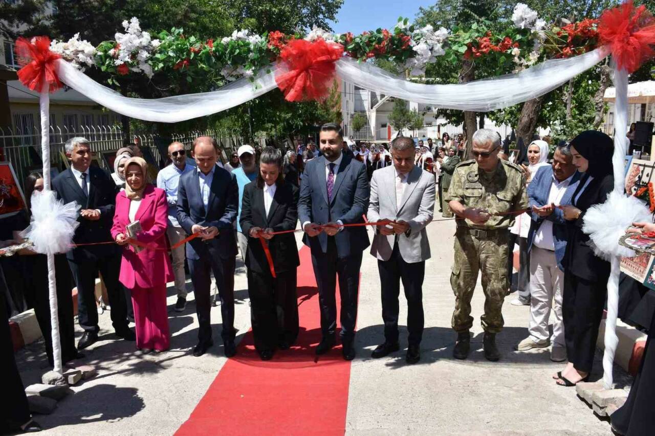 Milli Eğitim Bakanlığı Hayat Boyu Öğrenme Genel Müdürlüğü koordinesinde her