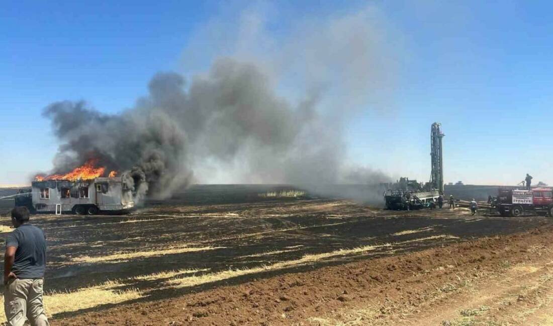 Şanlıurfa’da özel bir şirkete ait sondaj aracı ile bitişiğindeki karavanın