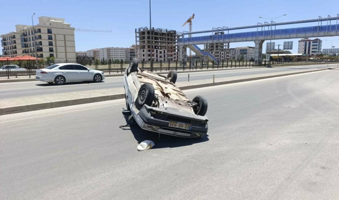 Adıyaman’da refüje çarparak takla atan otomobilin sürücüsü yaralandı.