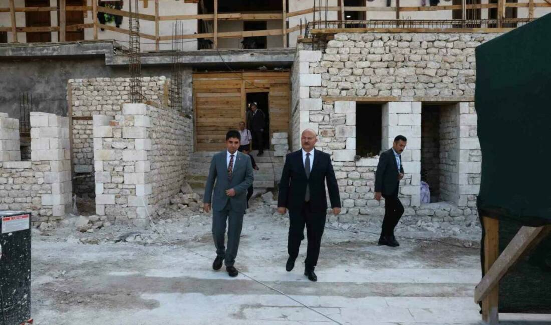 Adıyaman Valisi Abdullah Küçük, kentin önemli tarihi yapılarından biri olan