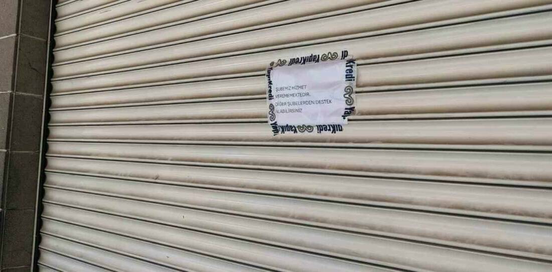 Yapı Kredi Bankası Şubesi’ne silahlı saldırı Diyarbakır’ın Sur ilçesinde faaliyet gösteren Yapı Kredi Bankası Şubesi’ne kimliği