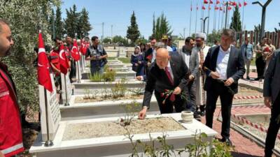 15 Temmuz Milli Birlik ve Demokrasi Günü nedeniyle şehitlik ziyaret