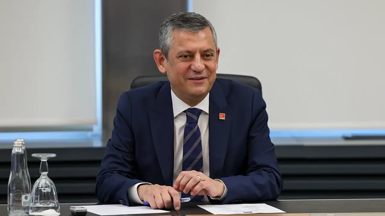 Özgür Özel’in İşaret Ettiği “Yeni Parti” İçin Marka Başvurusu Yapıldı