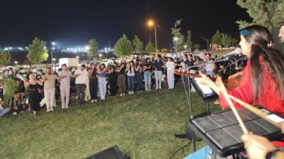 Adıyaman Belediyesi tarafından Fortuna Sosyal Tesisleri'nde düzenlenen yaz konseri, her