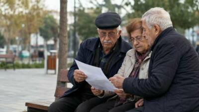 MHP Genel Başkan Yardımcısı Mustafa Kalaycı, uzun yıllar prim ödeyenlerle