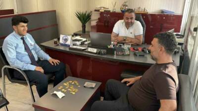 Adıyaman’da yolcu otobüsünde muavinlik yapan Kadir Ödemiş, araçta bulduğu 4