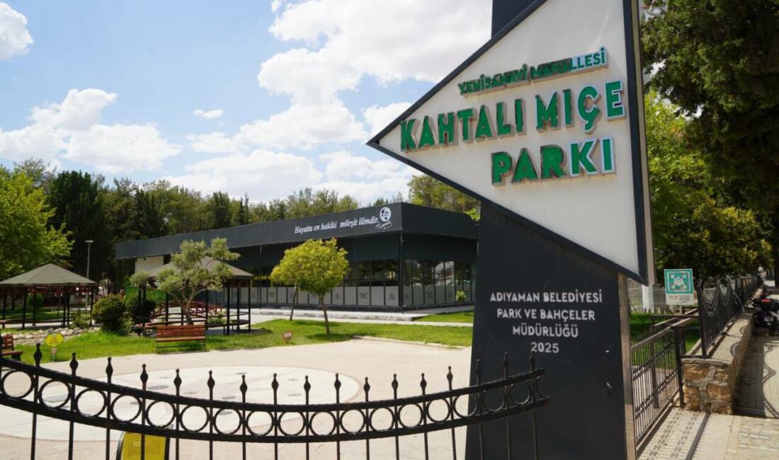 Adıyaman Belediyesi tarafından parkların içerisinde hizmete açılan kütüphane ve okuma