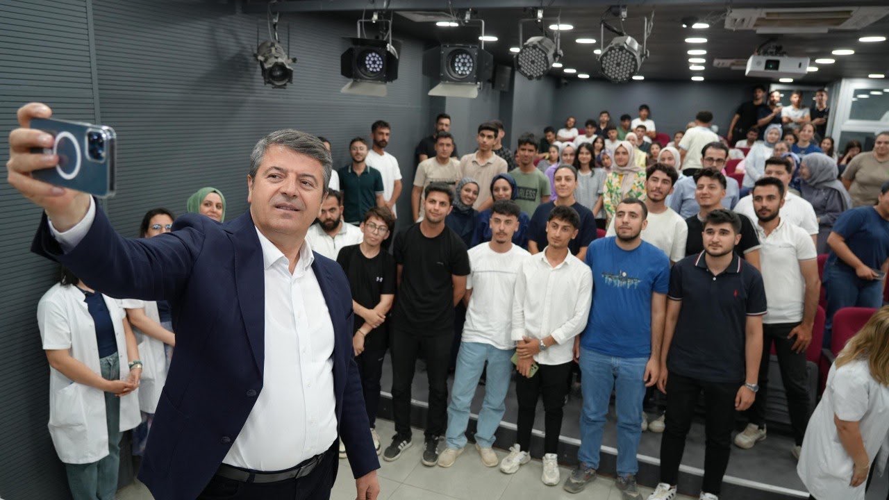AKEM’in ücretsiz YKS kurslarında büyük başarı: 30 öğrenci Türkiye sıralamasında ilk 30 binde