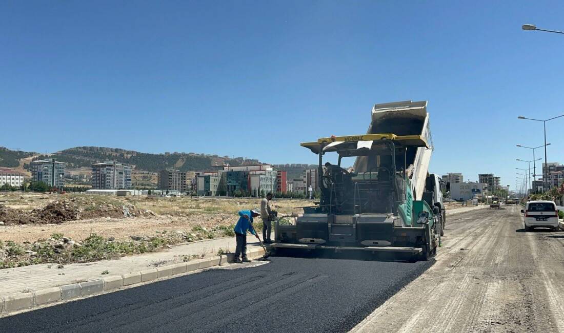 3. Çevre Yolu’nun kuzey etabında asfalt çalışmaları başladı Adıyaman Belediyesi Fen İşleri Müdürlüğü ekipleri, kentin ana ulaşım güzergâhlarından