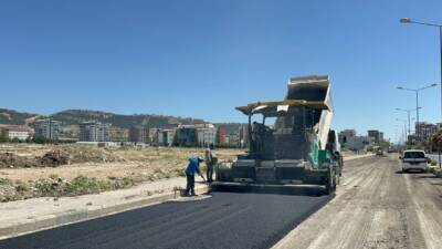 Adıyaman Belediyesi Fen İşleri Müdürlüğü ekipleri, kentin ana ulaşım güzergâhlarından