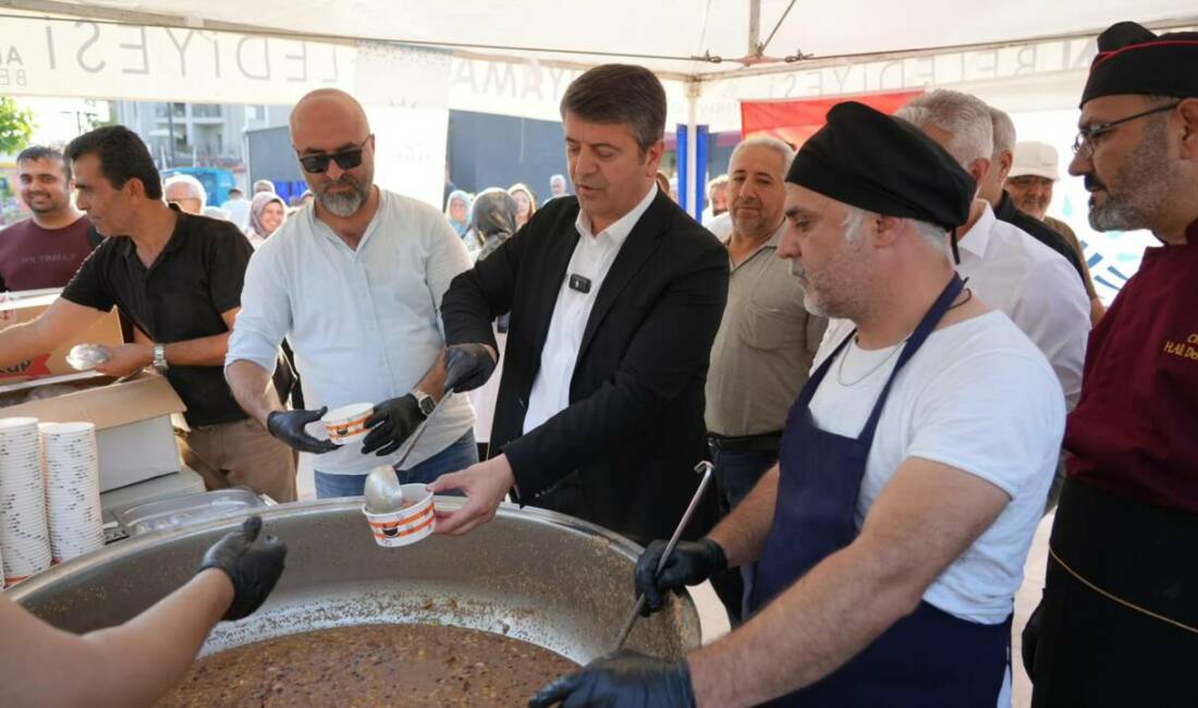 Adıyaman Belediyesi, Muharrem ayı dolayısıyla Kent Meydanı’nda geniş katılımlı aşure