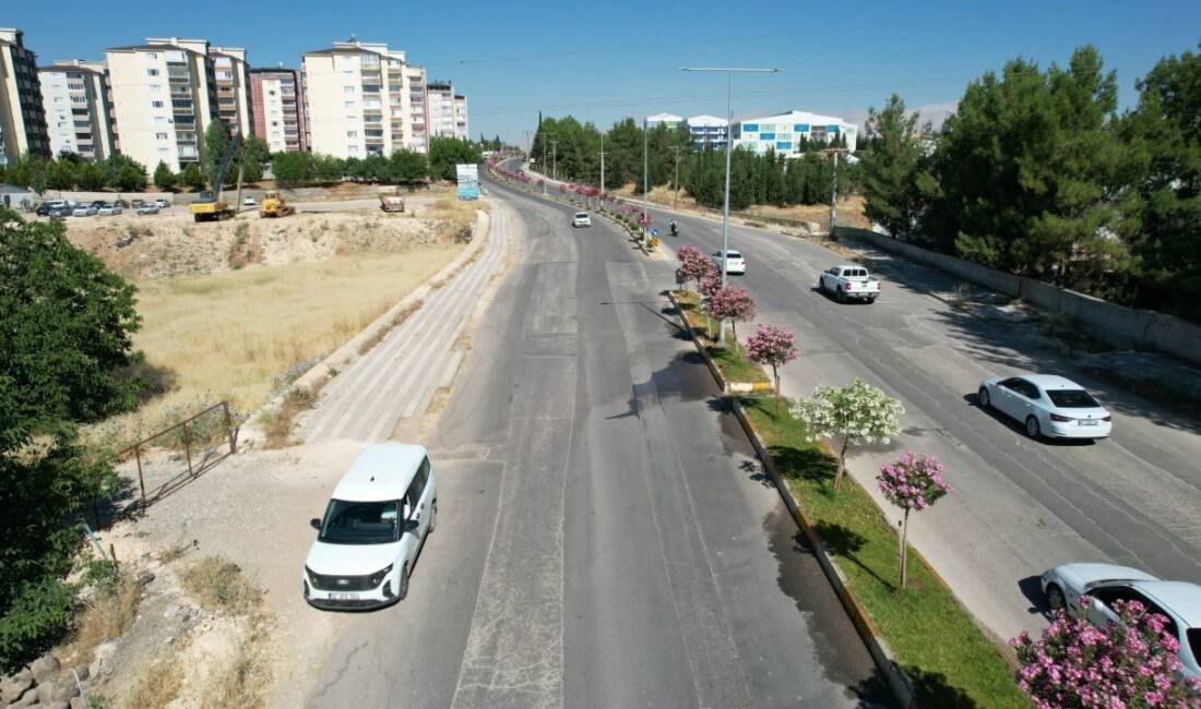 Adıyaman Belediyesi, kavurucu yaz sıcaklarına rağmen hayata geçirdiği modern sulama