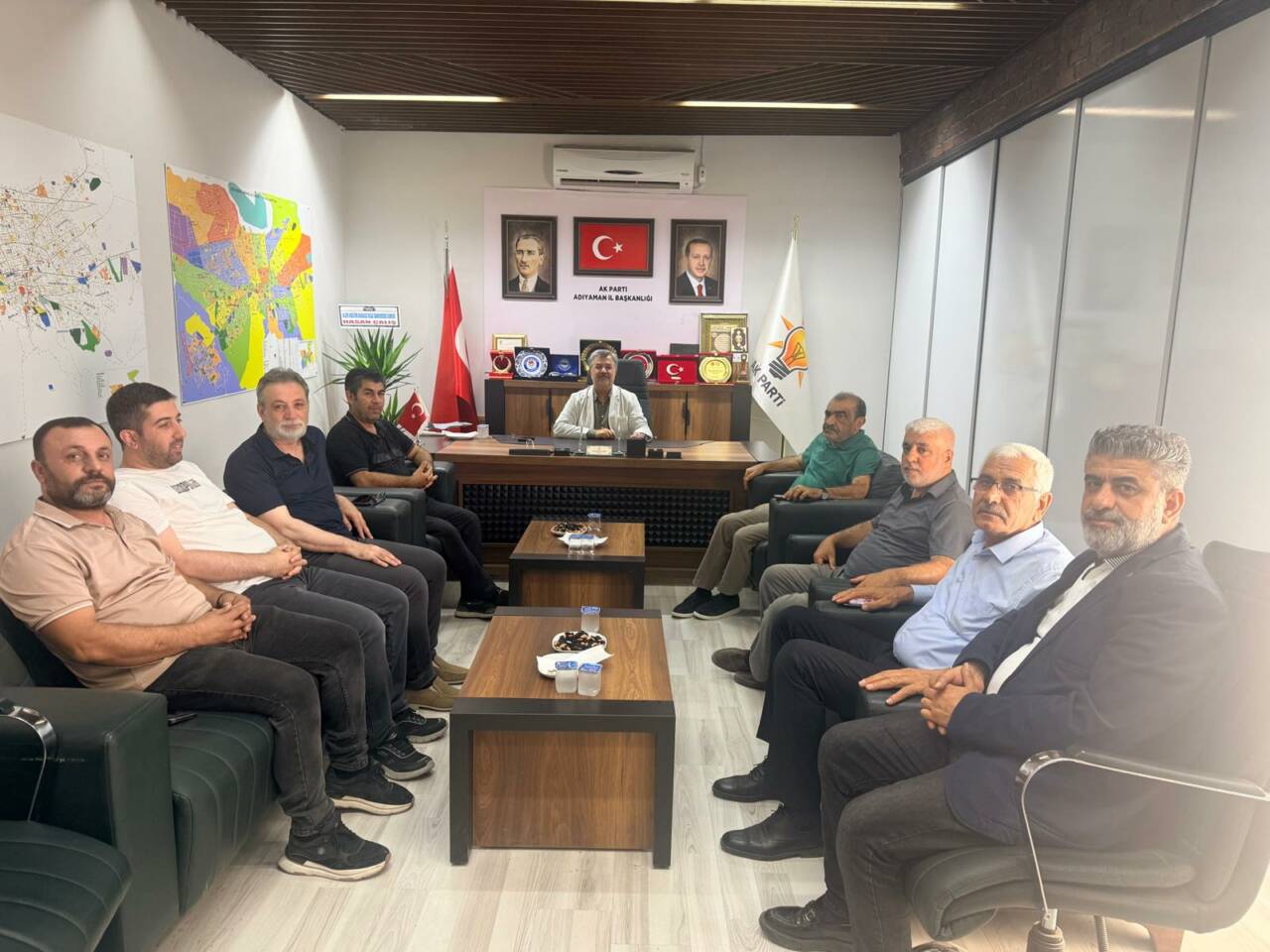 Adıyaman Gazeteciler Cemiyeti (AGC) Başkanı Zeki Dişkaya ve yönetim kurulu