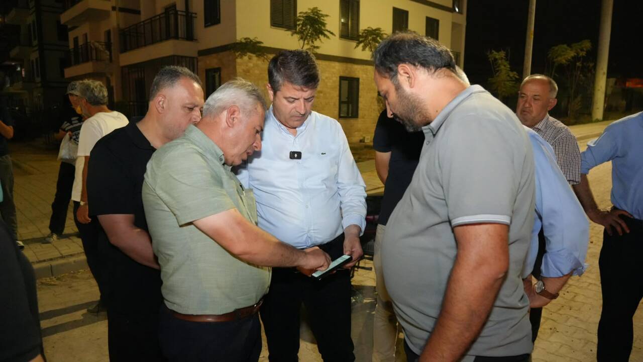 Adıyaman Belediyesi Fen İşleri Müdürlüğü ekipleri Mara ve Musalla mahallelerinde