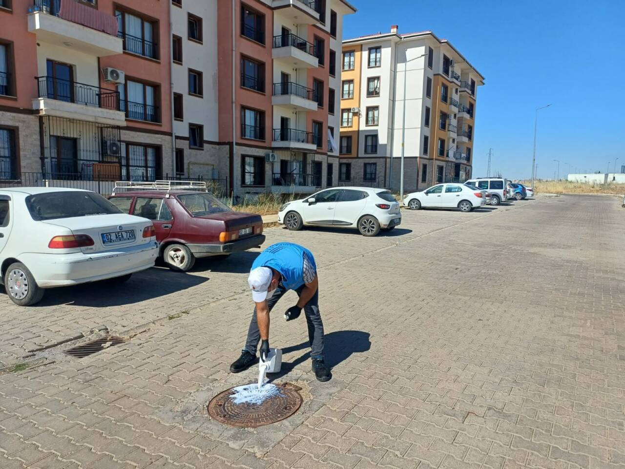 Adıyaman Belediyesi’nden TOKİ konutlarında koruyucu larva mücadelesi