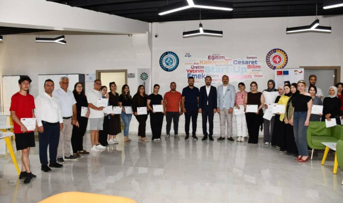 PACE Projesi Kursiyerleri Sertifikalarını Aldı: Başkan Torunoğlu: “Şehrin Gerçek Gücü Yetişmiş İnsan Kaynağıdır” Adıyaman Ticaret ve Sanayi Odası Sosyal Girişimcilik Merkezi tarafından yürütülen