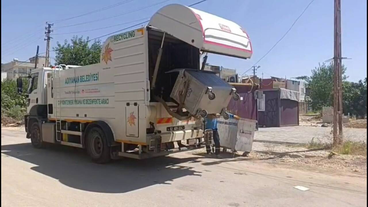 Adıyaman Belediyesi yaz aylarında konteyner temizliğini iki katına çıkardı