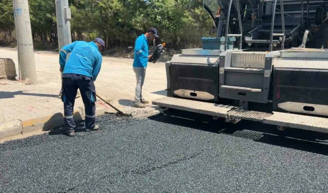 Adıyaman’da 170 derecelik asfaltın seriminde işçilerin zorlu mesaisi Adıyaman'da, termometrelerin 40 dereceyi aştığı sıcak havada, işçiler 170 dereceyi