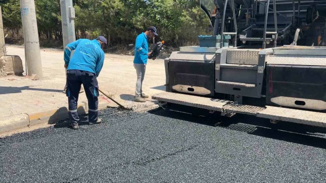 Adıyaman'da, termometrelerin 40 dereceyi aştığı sıcak havada, işçiler 170 dereceyi