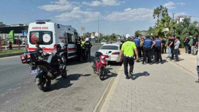 Adıyaman'da iki otomobilin çarpışması sonucu 3 kişi yaralanırken, olay yerine