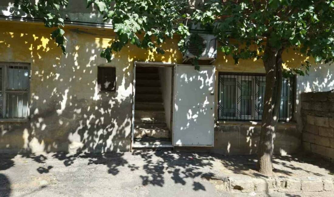 Adıyaman’da merdivenlerden düşen 7 yaşındaki M.E.Ç., sağlık ekiplerinin olay yerindeki