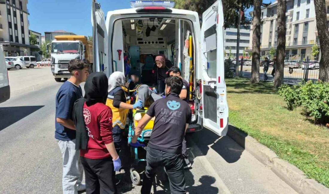 Adıyaman’da otomobile çarpmamak için manevra yapan motosikletin devrilmesi sonucu 2