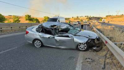 Adıyaman’da otomobilin tıra arkadan çarpması sonucu meydana gelen kazada 3