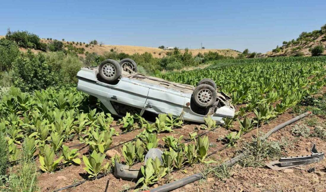 Adıyaman’da kontrolden çıkarak şarampole takla atan otomobildeki 3 kişi yaralandı.
