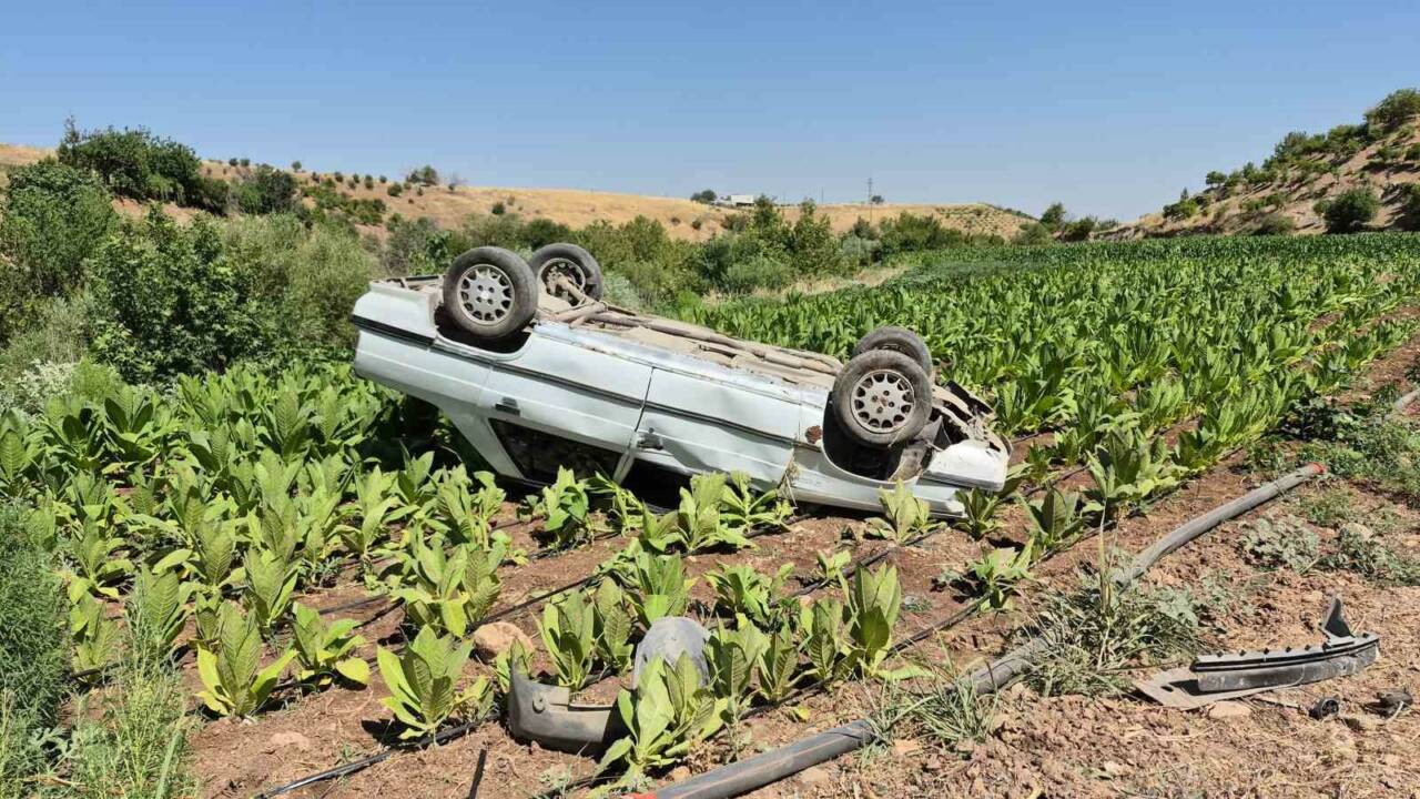 Adıyaman’da takla atan otomobildeki 3 kişi yaralandı