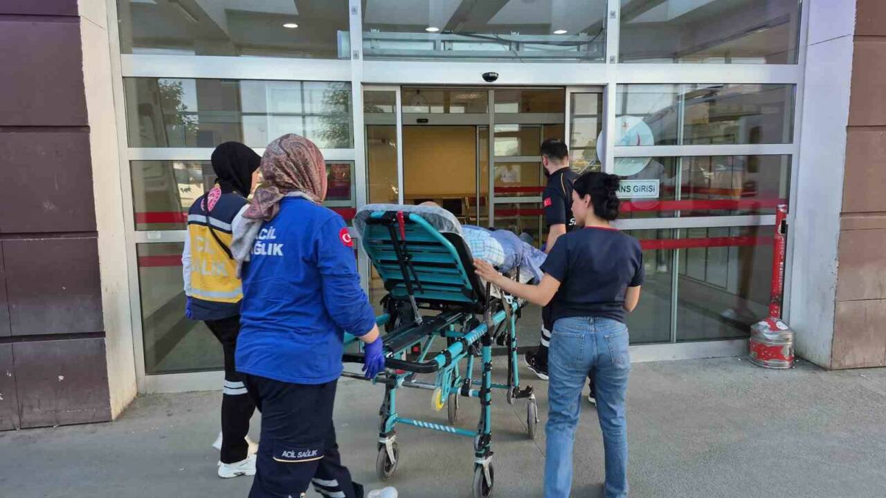 Adıyaman'da iki otomobilin çarpışması sonucu meydana gelen trafik kazasında üç