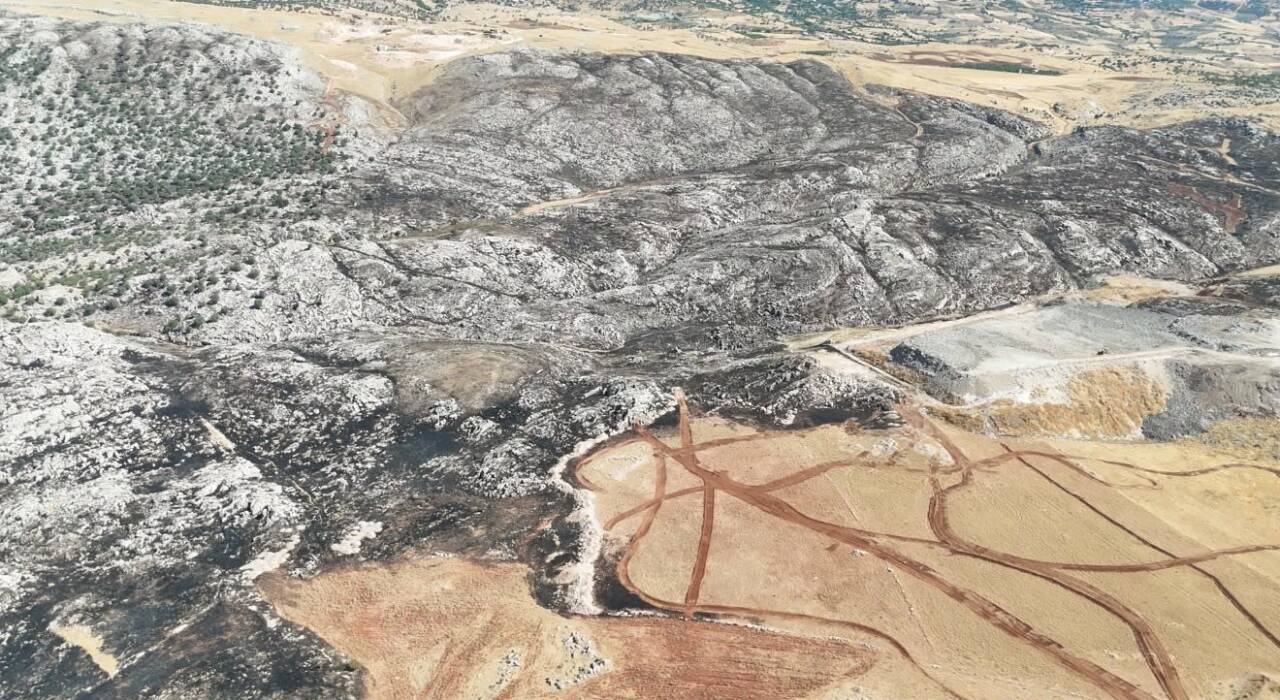 Adıyaman’da önceki gün ormanlık alanda çıkan yangın ekiplerce sabaha karşı