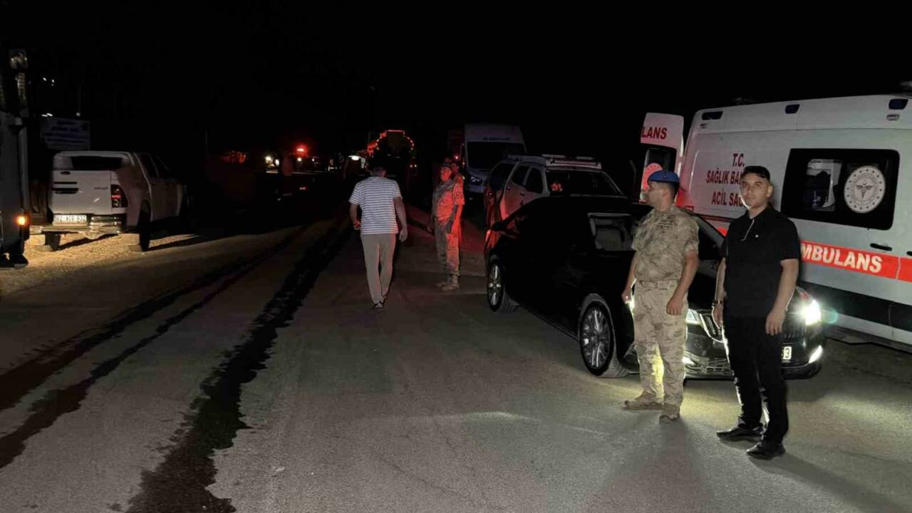 Adıyaman’da, elektrik tellerinden çıktığı tahmin edilen orman yangını, yoğun müdahaleler