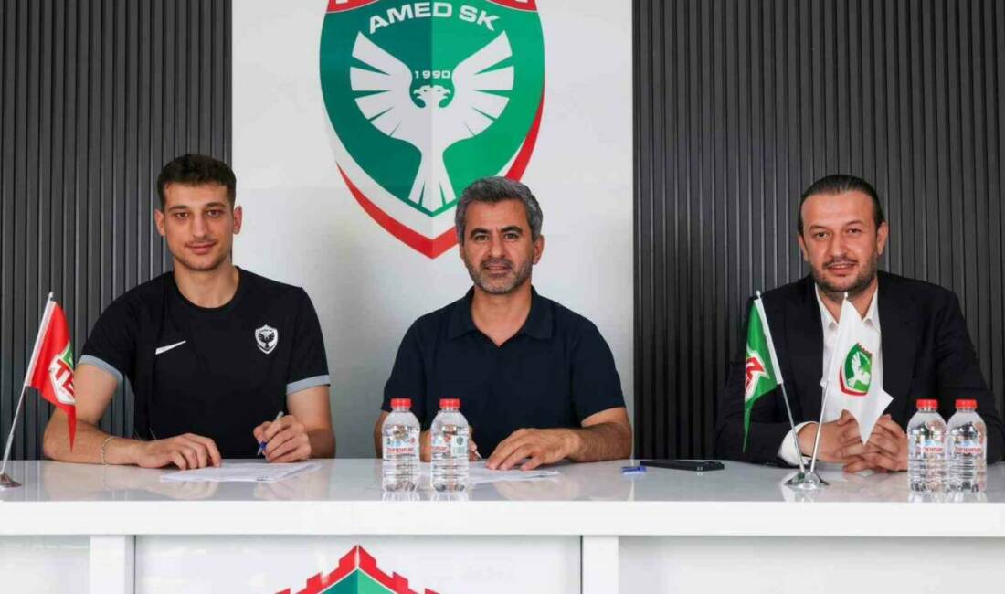Amed Sportif Faaliyetler, Gaziantep FK forması giyen kaleci Mustafa Burak
