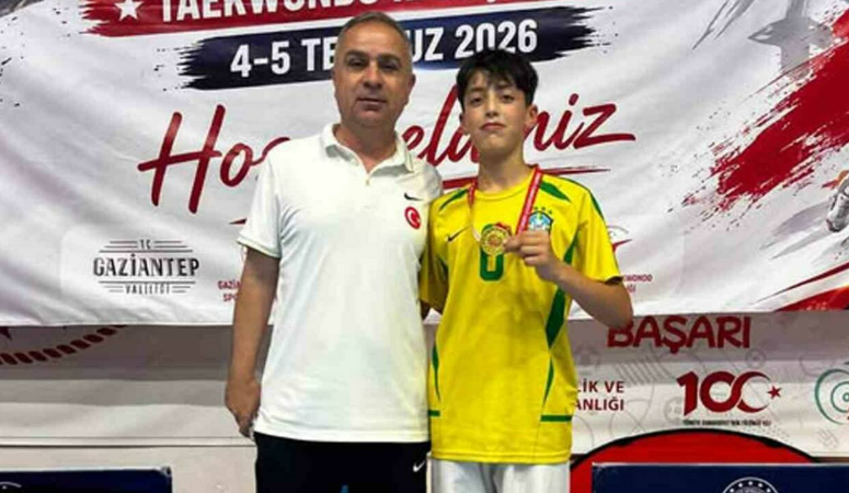 Gaziantep’in Araban ilçesinde Taekwondo Antrenörü Adem Kaya’nın yetiştirdiği sporcular, elde