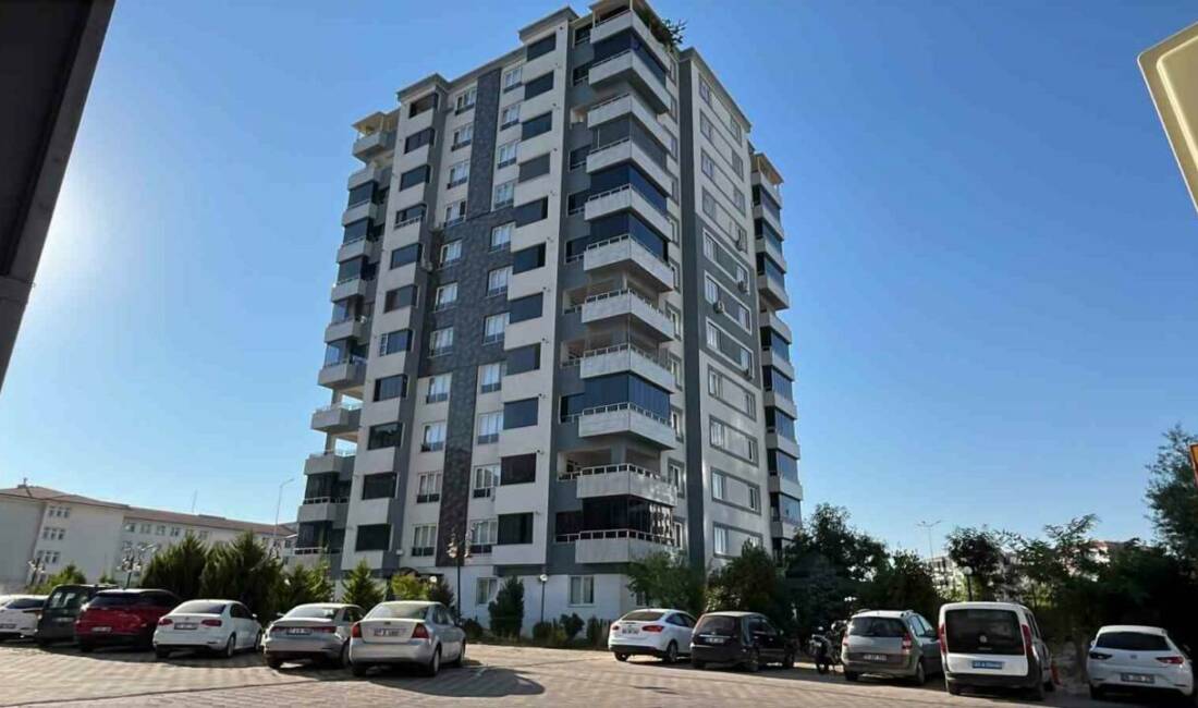 Gaziantep’te arızalanan asansörde sıkışan 66 yaşındaki kadın hayatını kaybetti.