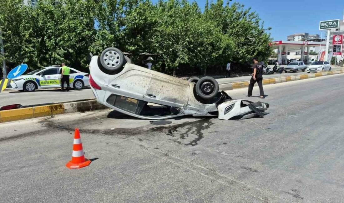 Adıyaman’da kontrolden çıkarak önce bariyerlere, ardından refüje çarparak takla atan