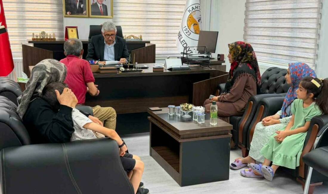 Adıyaman’ın Kâhta Belediye Başkanı Mehmet Can Hallaç, "Halk Buluşmaları" kapsamında