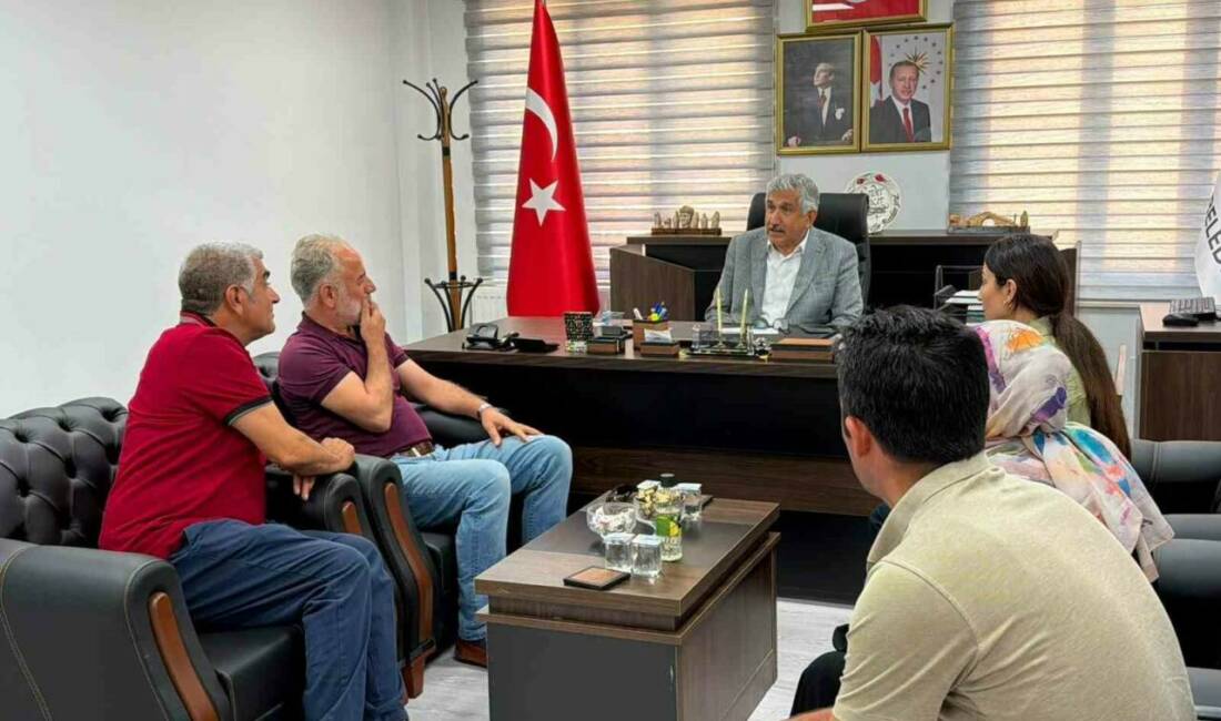 Başkan Hallaç, hemşehri buluşmalarında vatandaşlarla bir araya geliyor Kahta Belediye Başkanı Mehmet Can Hallaç, vatandaşlarla kurduğu güçlü iletişimi