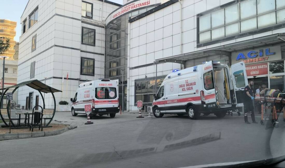 Batman’da inşaat iskelesi çöktü: 3 yaralı Batman’ın Gercüş ilçesinde bir inşaat iskelesinin çökmesi sonucu meydana gelen