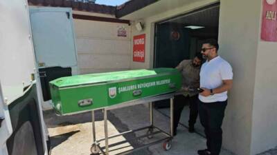 Şanlıurfa’da boş bir arazide battaniye sarılı halde yabancı uyruklu bir