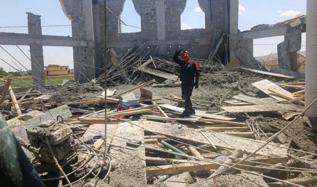 Şanlıurfa’nın Eyyübiye ilçesinde yapımı süren cami inşaatının bir bölümünde meydana