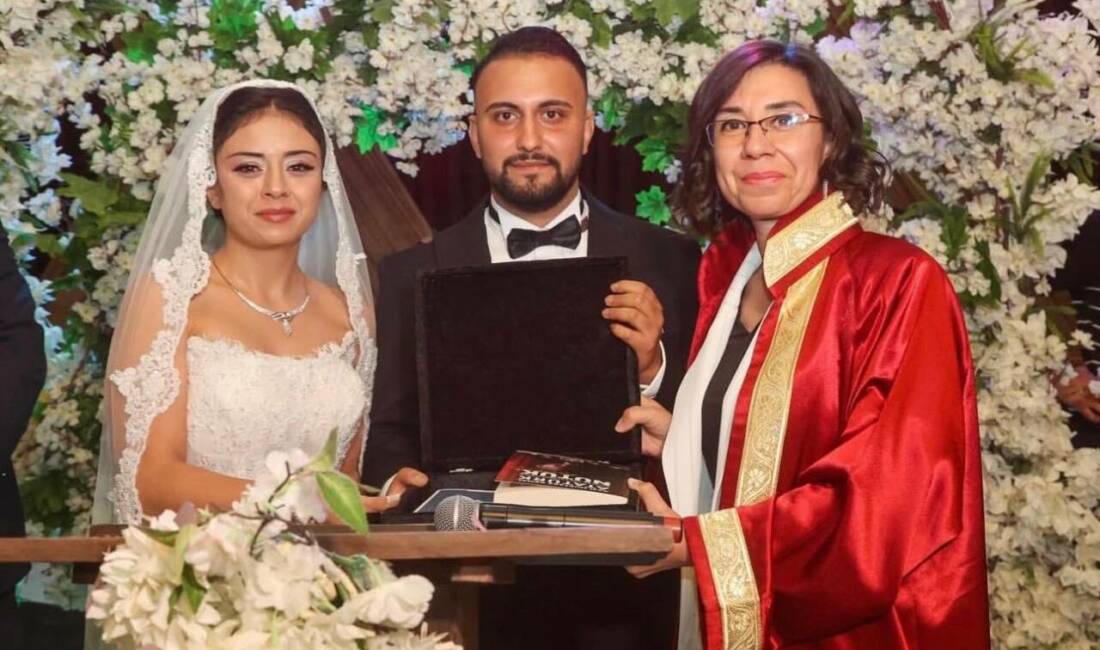 Mustafa Çimen ile İrem Yapıcı Dünyaevine Girdi Uşak Besnililer Derneği önceki dönem başkanı, iş insanı Nuri Çimen’in