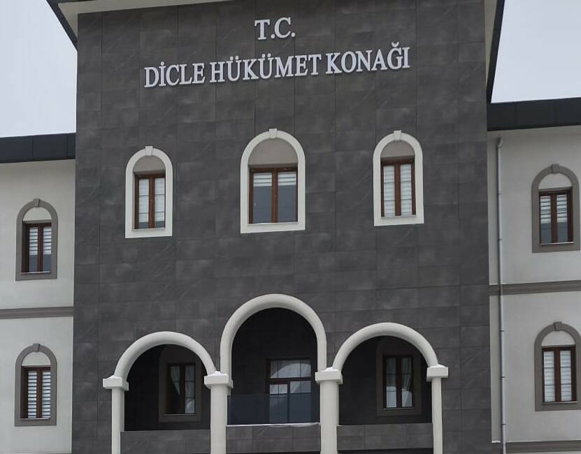 Diyarbakır’ın Dicle ilçesinde uyuşturucu satıcıları ile yasal zeminde mücadele ediliyor.