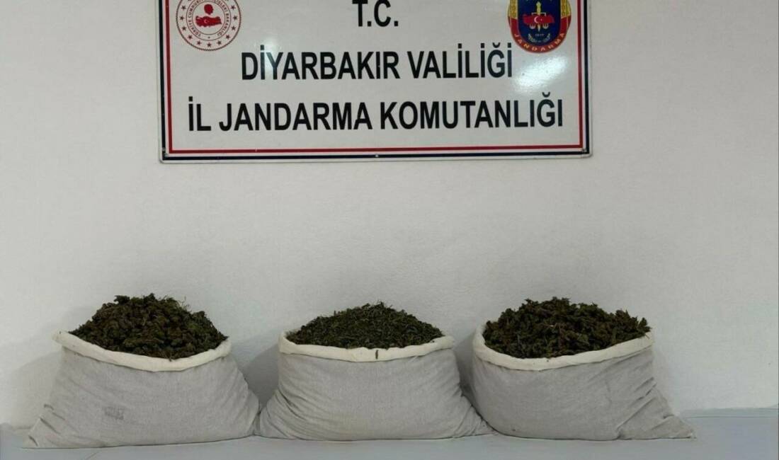 Diyarbakır’da 107 kilo esrar maddesi ele geçirildi Diyarbakır’da jandarma ekiplerince yapılan operasyonda 107 kilo esrar maddesi ele