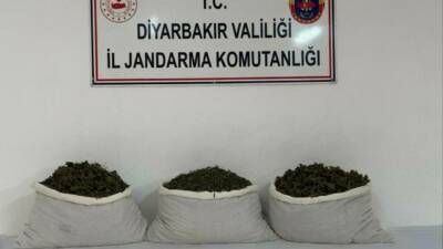 Diyarbakır’da jandarma ekiplerince yapılan operasyonda 107 kilo esrar maddesi ele