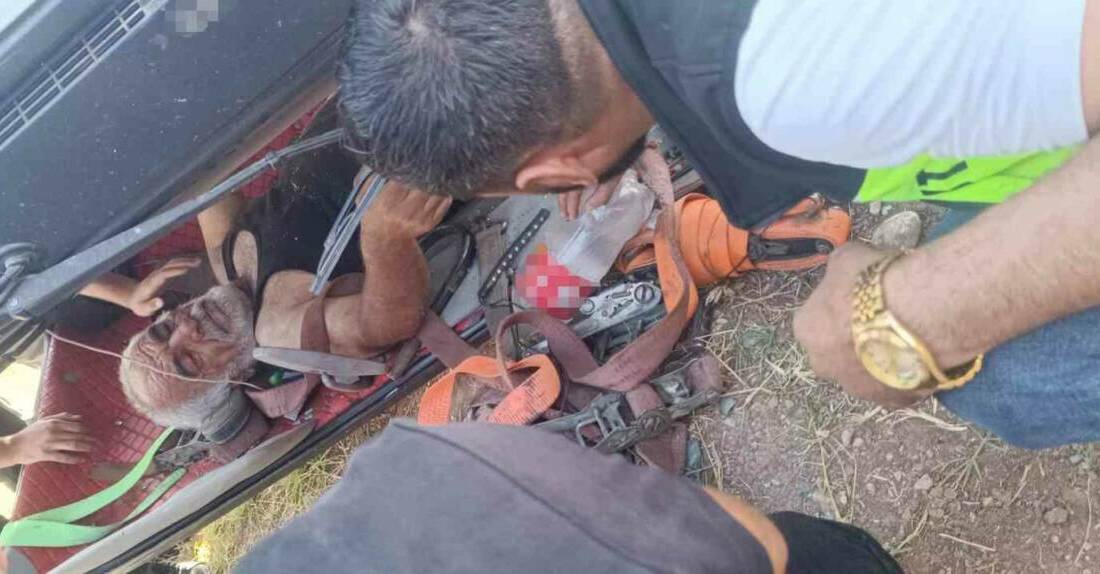 Diyarbakır’ın Bismil ilçesinde kontrolden çıkarak devrilen çekicinin sürücüsü yaralandı.