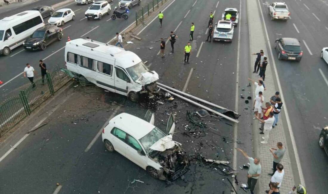 Diyarbakır’da otomobil ile çarpışan minibüs, bariyerleri aşıp karşı şeride geçtikten