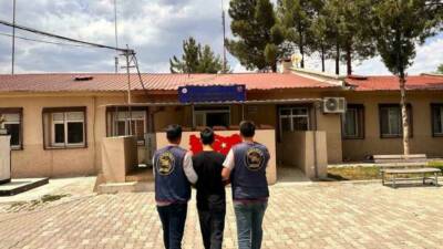 Diyarbakır’da jandarma ekiplerince düzenlenen operasyonlarda haklarında kesinleşmiş hapis cezası bulunan