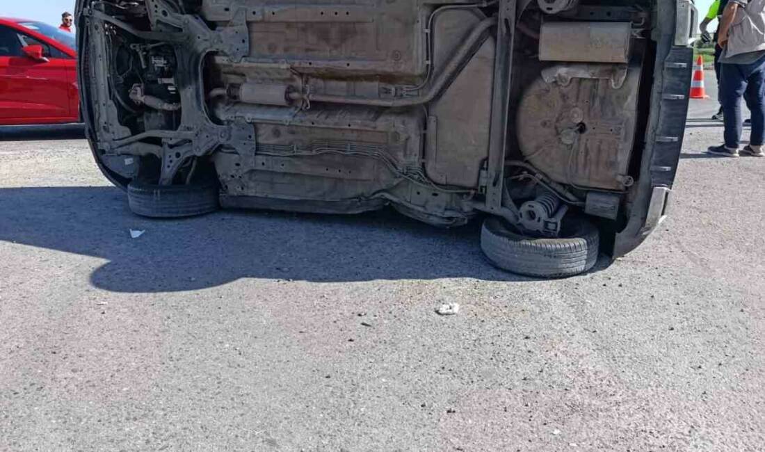 Diyarbakır’da iki otomobil çarpıştı: 3 yaralı Diyarbakır’ın Çınar ilçesinde iki otomobilin çarpışması sonucu yaşanan trafik kazasında