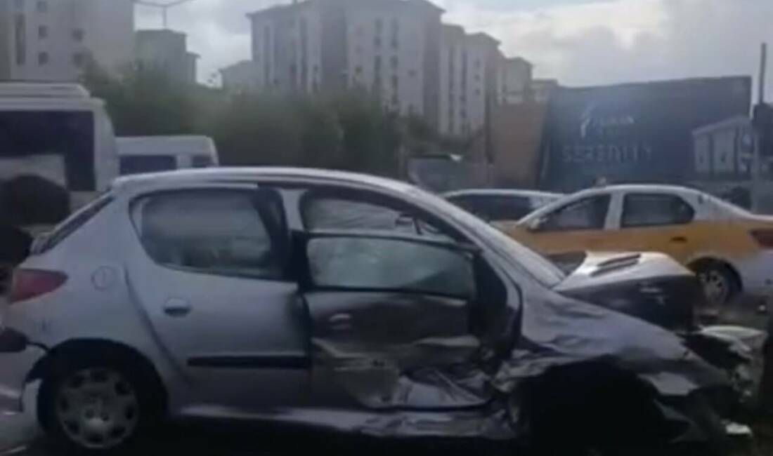 Diyarbakır’ın merkez Kayapınar ilçesinde iki otomobilin çarpıştığı kazada 3 kişi